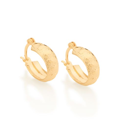 BRINCO ARGOLA ABAULADA E GRANITADA BANHADO A OURO 18K