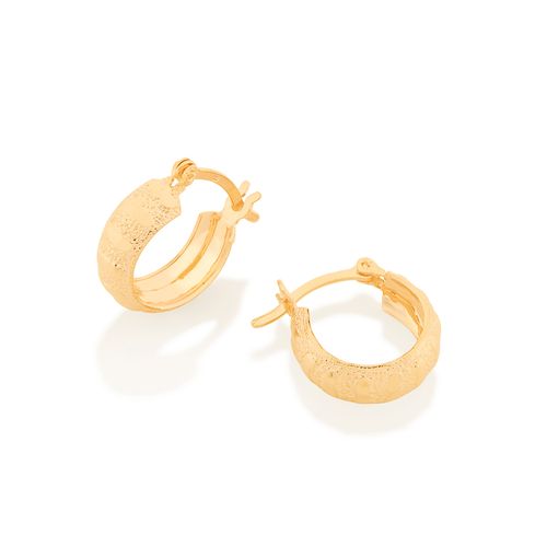 BRINCO ARGOLA ABAULADA E GRANITADA BANHADO A OURO 18K