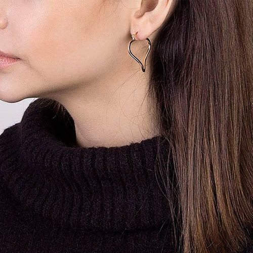 BRINCO ARGOLA CORAÇÃO VAZADO BANHADO A OURO 18K