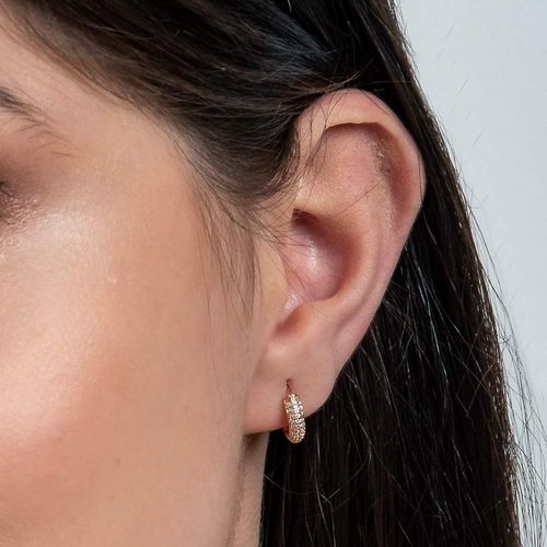 BRINCO MEIA ARGOLA BANHADO A OURO 18K COM ZIRCÔNIAS