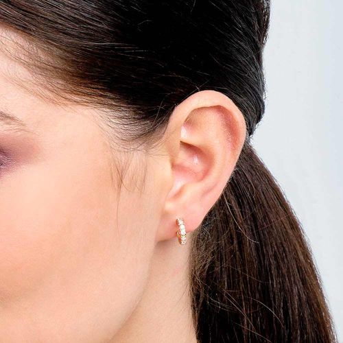 BRINCO MEIA ARGOLA BANHADA A OURO 18K COM ZIRCÔNIAS