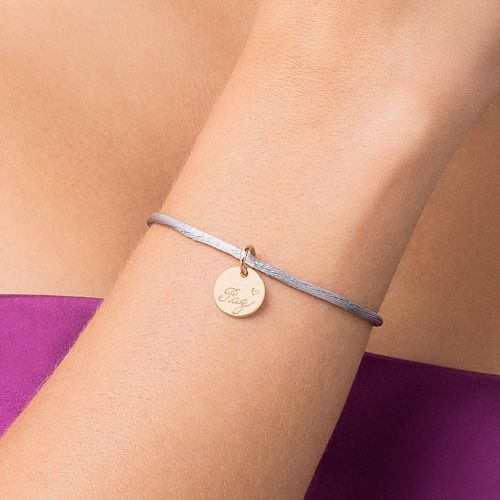 PULSEIRA TE DEDICO BANHADA A OURO 18K COM FIO ACETINADO E PINGENTE ESCRITO PAZ