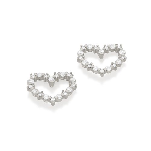 BRINCO BANHADO A RHODIUM NO FORMATO DE CORAÇÃO COM ZIRCÔNIAS