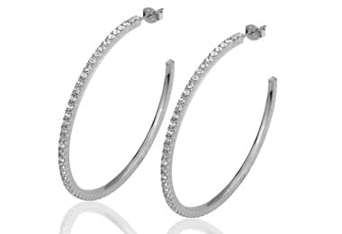 BRINCO MEIA ARGOLA BANHADO A RHODIUM COM CRISTAIS