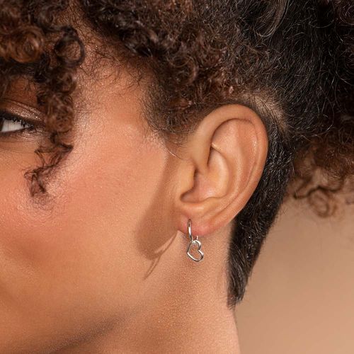 ARGOLA COM CORAÇÃO BANHADO A RHODIUM