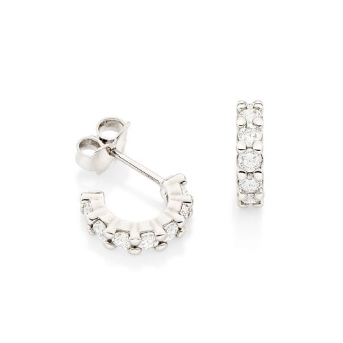 BRINCO MEIA ARGOLA BANHADO A PLATINA COM ZIRCÔNIAS