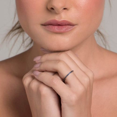 ALIANÇA APARADOR BANHADA A RHODIUM NEGRO COM ZIRCÔNIAS