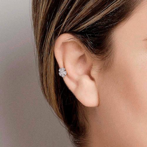 BRINCO PIECING DE PRESSÃO FLOR BANHADO A PLATINA COM ZIRCÔNIAS