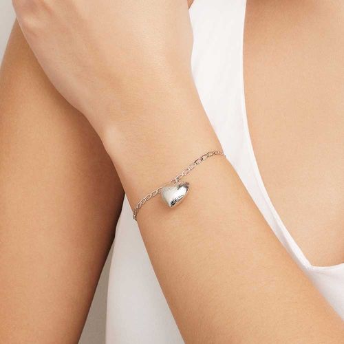 PULSEIRA COM PINGENTE CORAÇÃO BANHADA A PLATINA