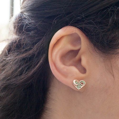 BRINCO BANHADO A OURO 18K CORAÇÃO COM ZIRCÔNIAS