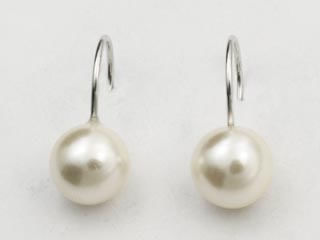 BRINCO BANHADO A RHODIUM COM PÉROLAS