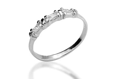 MEIA ALIANÇA BANHADA A RHODIUM COM ZIRCÔNIAS