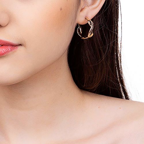 BRINCO BANHADO A OURO 18K MEIA ARGOLA