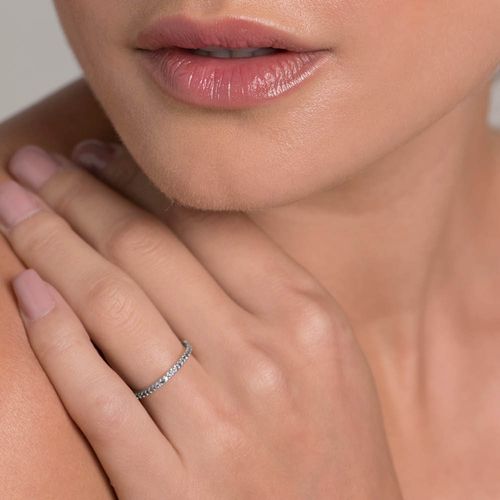 ALIANÇA APARADOR BANHADA A RHODIUM COM ZIRCÔNIAS