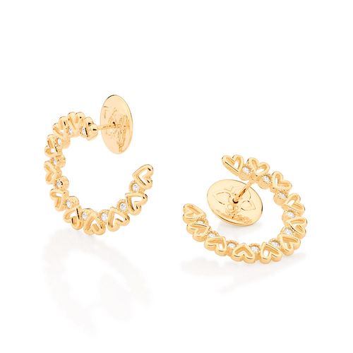 BRINCO MEIA ARGOLA CORAÇÕES BANHADO A OURO 18K COM ZIRCÔNIAS