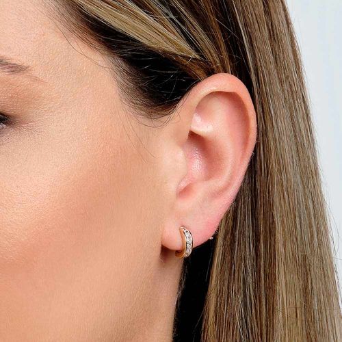 BRINCO MEIA ARGOLA PEQUENA BANHADO A OURO 18K