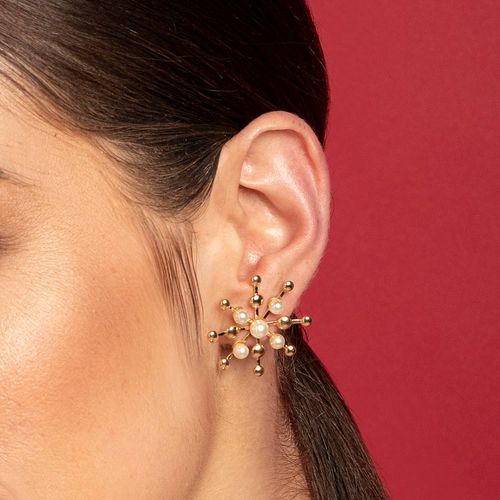 BRINCO BOTÃO BANHADO A OURO 18K COM PÉROLAS