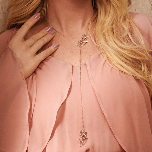 GARGANTILHA GRAVATA TULIPAS BANHADA A OURO 18K