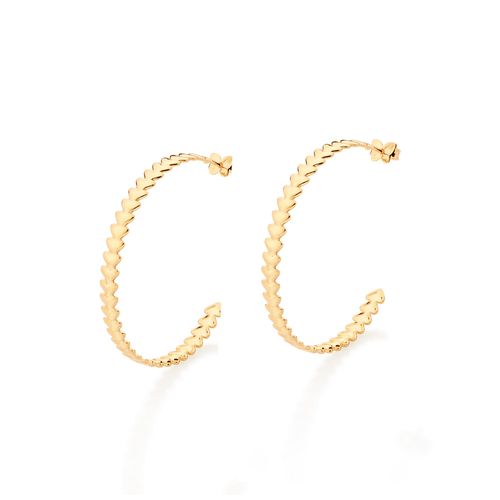 BRINCO MEIA ARGOLA CORAÇÕES BANHADA A OURO 18K