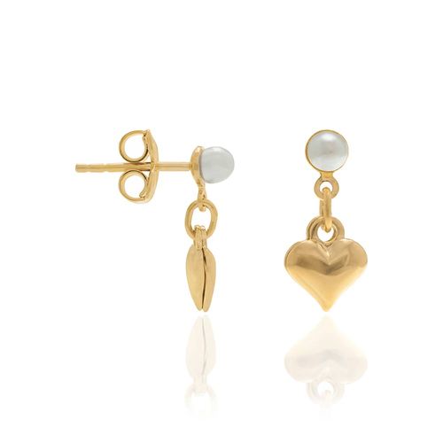 BRINCO BANHADO A OURO 18K CORAÇÕES COM PÉROLAS SINTÉTICAS