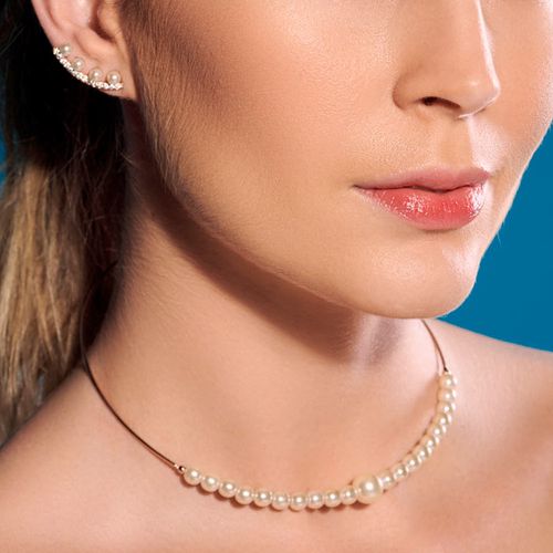GARGANTILHA CHOKER FOLHAEDA A OURO 18K COM PÉROLAS SINTÉTICAS
