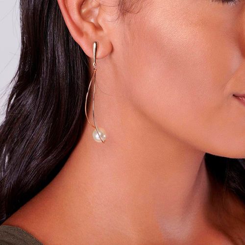 MAXI BRINCO BANHADO A OURO 18K COM PÉROLAS SINTÉTICAS