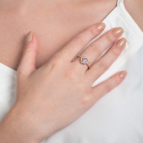 ANEL SOLITÁRIO CORAÇÃO BANHADO A OURO 18K COM ZIRCÔNIAS E CRISTAL