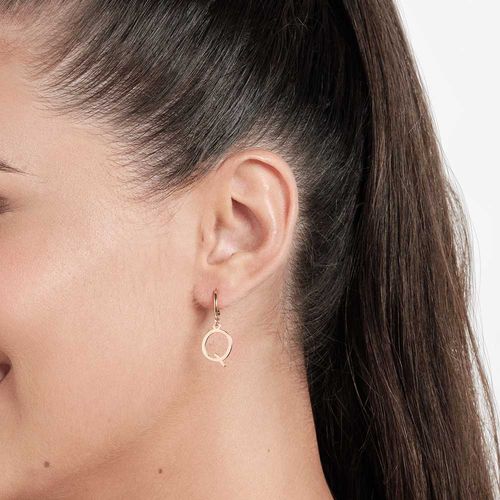BRINCO ARGOLA COM LETRAS BANHADO A OURO 18K-LETRA Q