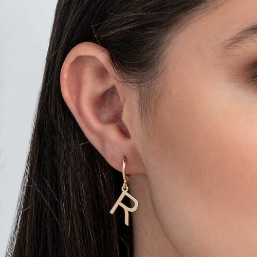 BRINCO ARGOLA COM LETRAS BANHADO A OURO 18K-LETRA R