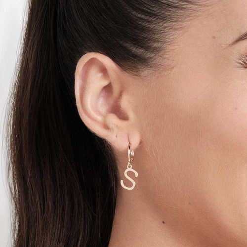 BRINCO ARGOLA COM LETRAS BANHADO A OURO 18K-LETRA S