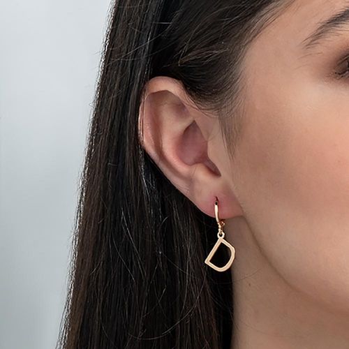 BRINCO ARGOLA COM LETRAS BANHADO A OURO 18K-LETRA D