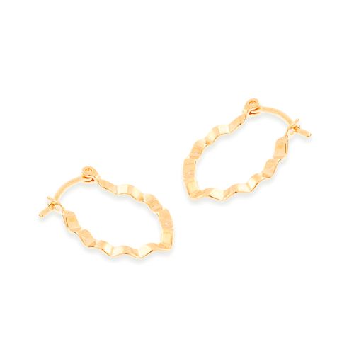 BRINCO ARGOLA OVAL ONDULADA BANHADO A OURO 18K