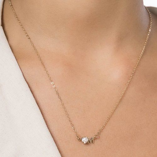 GARGANTILHA COM PINGENTE LETRA BANHADA A OURO 18K COM ZIRCÔNIA -LETRA M