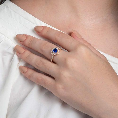 ANEL SOLITÁRIO CORAÇÃO BANHADO A OURO 18K COM ZIRCÔNIAS E CRISTAL