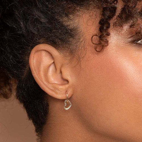 BRINCO ARGOLA COM CORAÇÃO BANHADO A OURO 18K