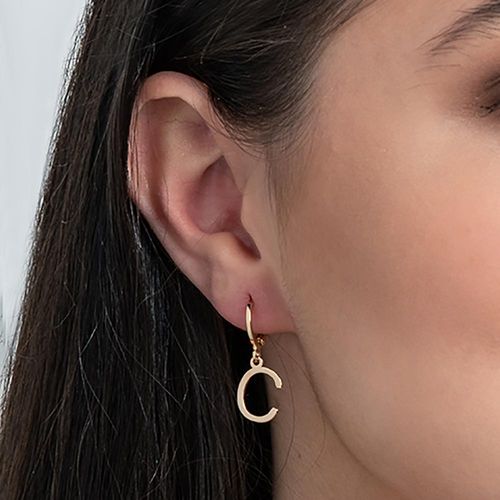 BRINCO ARGOLA COM LETRAS BANHADO A OURO 18K-LETRA C