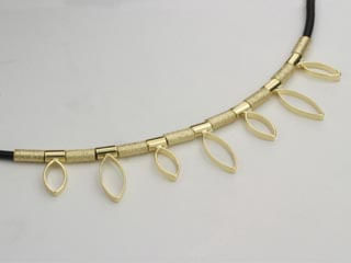 Colares e Correntes  JOIA BANHADA OURO 18K