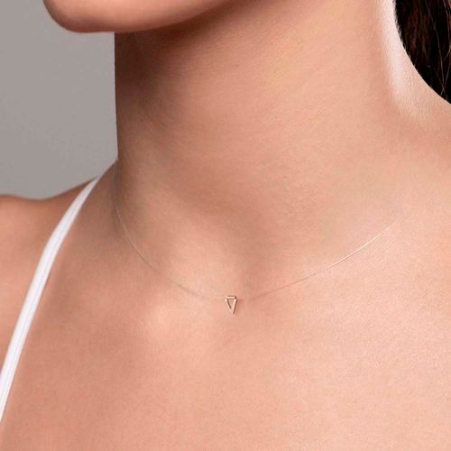 GARGANTILHA FIO NYLON BANHADA A OURO 18K-LETRA V