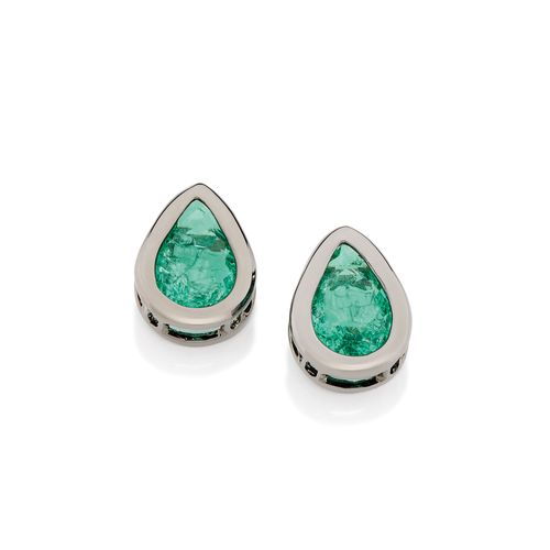 BRINCO BANHADO A RHODIUM NEGRO COMPOSTO POR CRISTAL GOTA