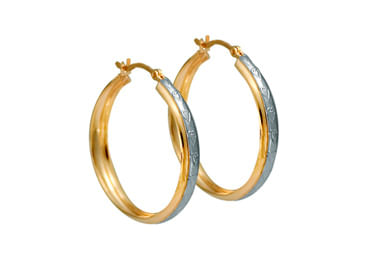BRINCO ARGOLA BANHADO A OURO 18K COM APLICAÇÃO DE RHODIUM