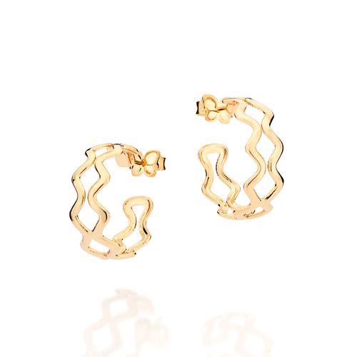 BRINCO MEIA ARGOLA ONDULADA VAZADA BANHADA A OURO 18K