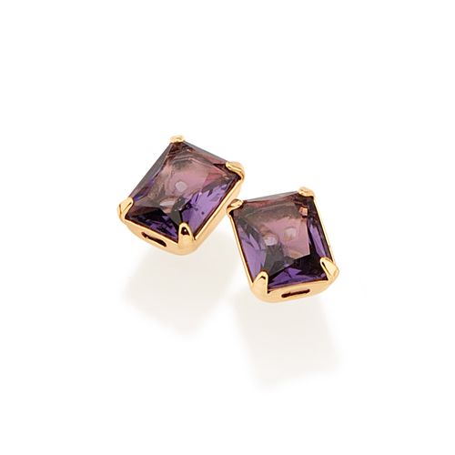BRINCO RETANGULAR BANHADO A OURO 18K COM CRISTAIS